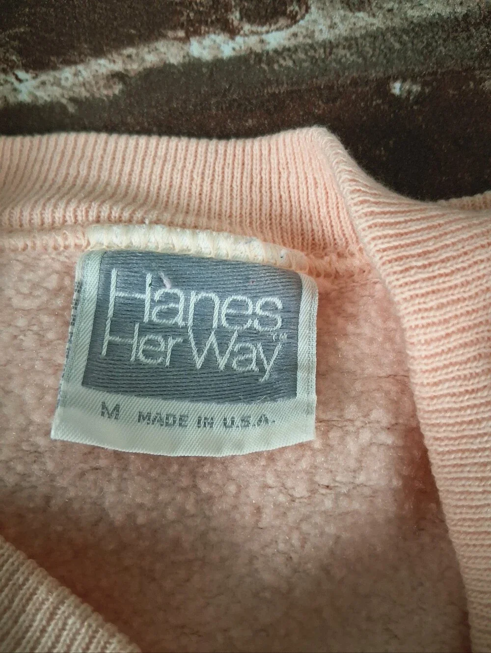 Vintage 90s Cow Sweatshirt Womens MEDIUM Pink Coral Hand Painted Art MOO Cottage - Picture 3 of 11